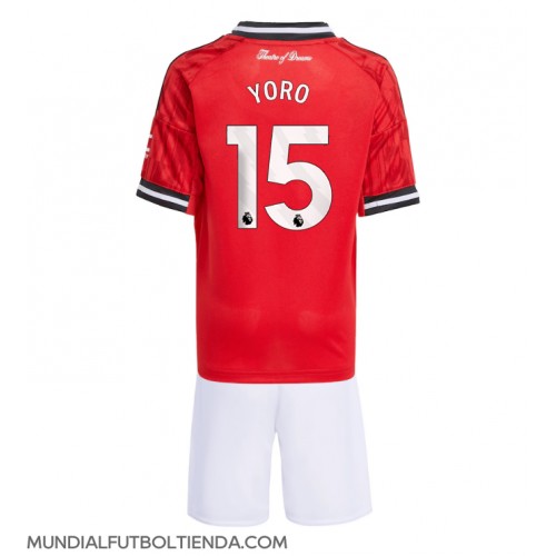 Camiseta Manchester United Leny Yoro #15 Primera Equipación Replica 2025-26 para niños mangas cortas (+ Pantalones cortos)